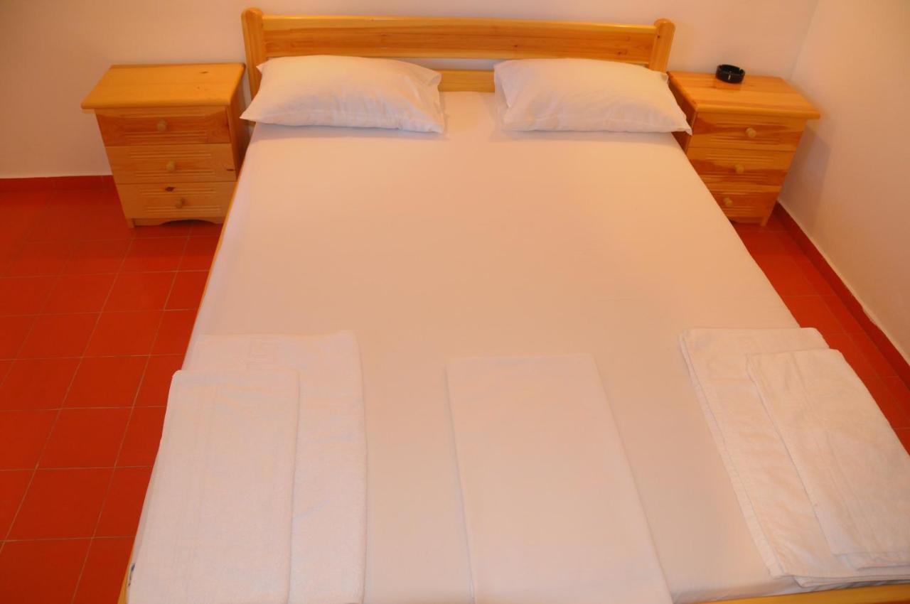 Chalikias Rooms Asprogerakata Exteriör bild