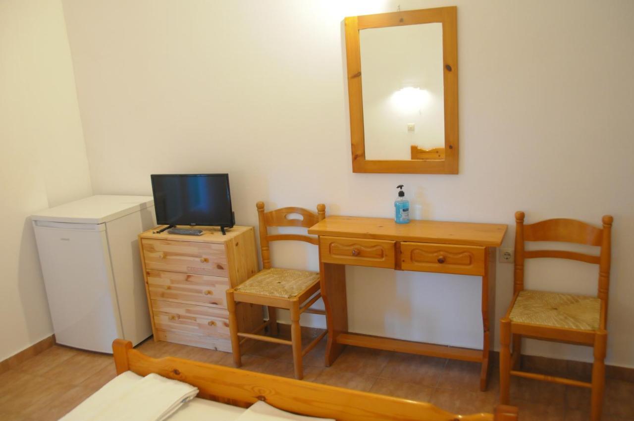 Chalikias Rooms Asprogerakata Exteriör bild