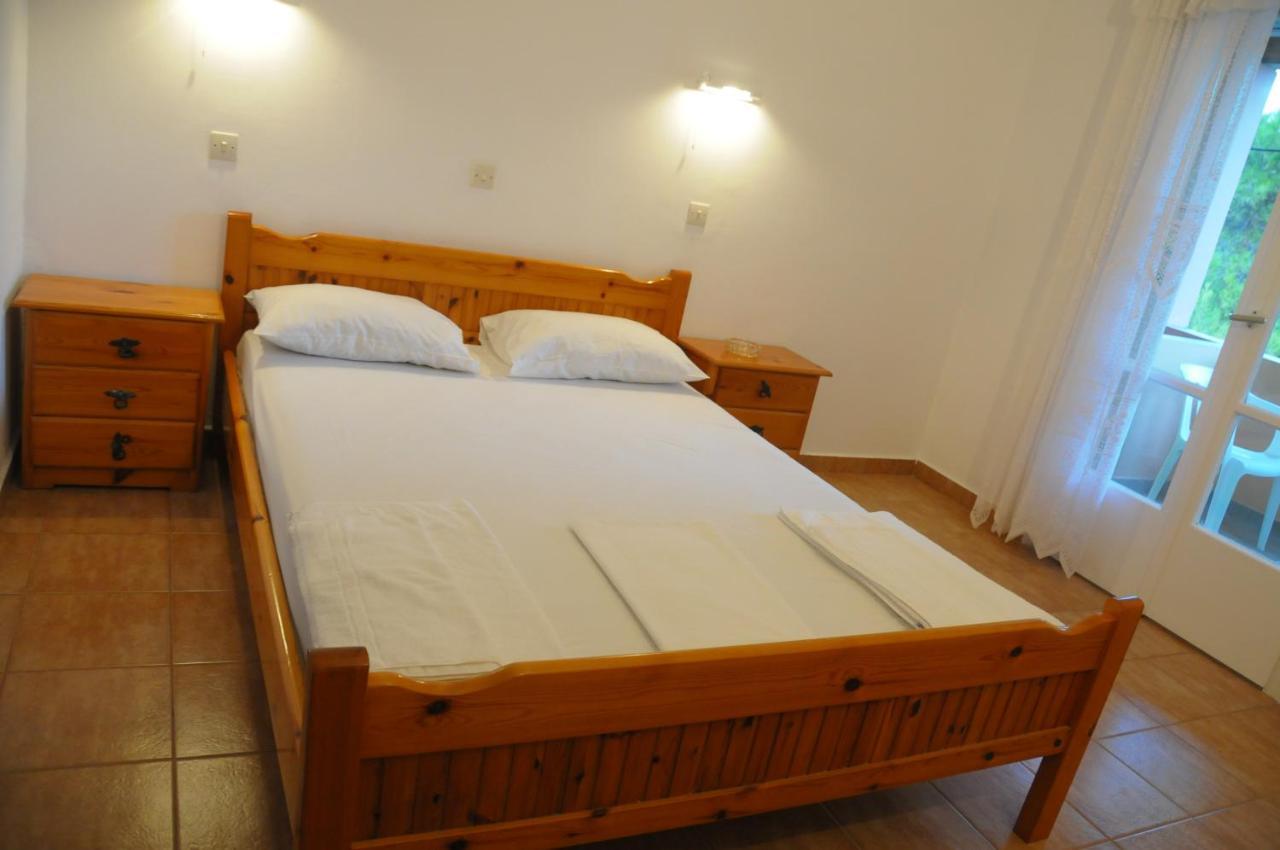 Chalikias Rooms Asprogerakata Exteriör bild