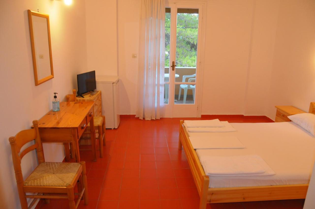 Chalikias Rooms Asprogerakata Exteriör bild