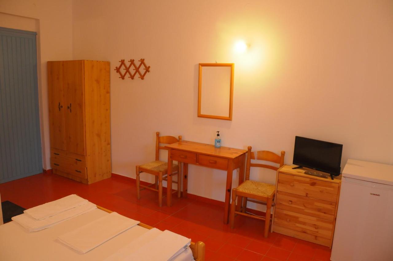 Chalikias Rooms Asprogerakata Exteriör bild