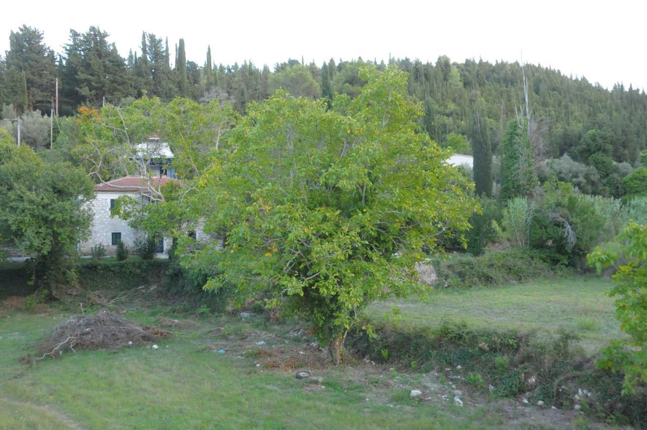 Chalikias Rooms Asprogerakata Exteriör bild