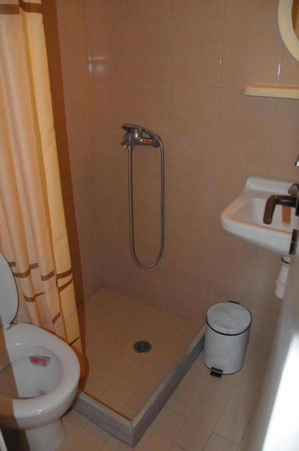 Chalikias Rooms Asprogerakata Exteriör bild